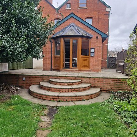 Hereford - Falcon House - Spacious 5 Bedroom House With Games Room - Sleeps 14 Guests - Great Property For Family & Friends Gathering Together - Hosted By Rentmyhouse Exterior photo