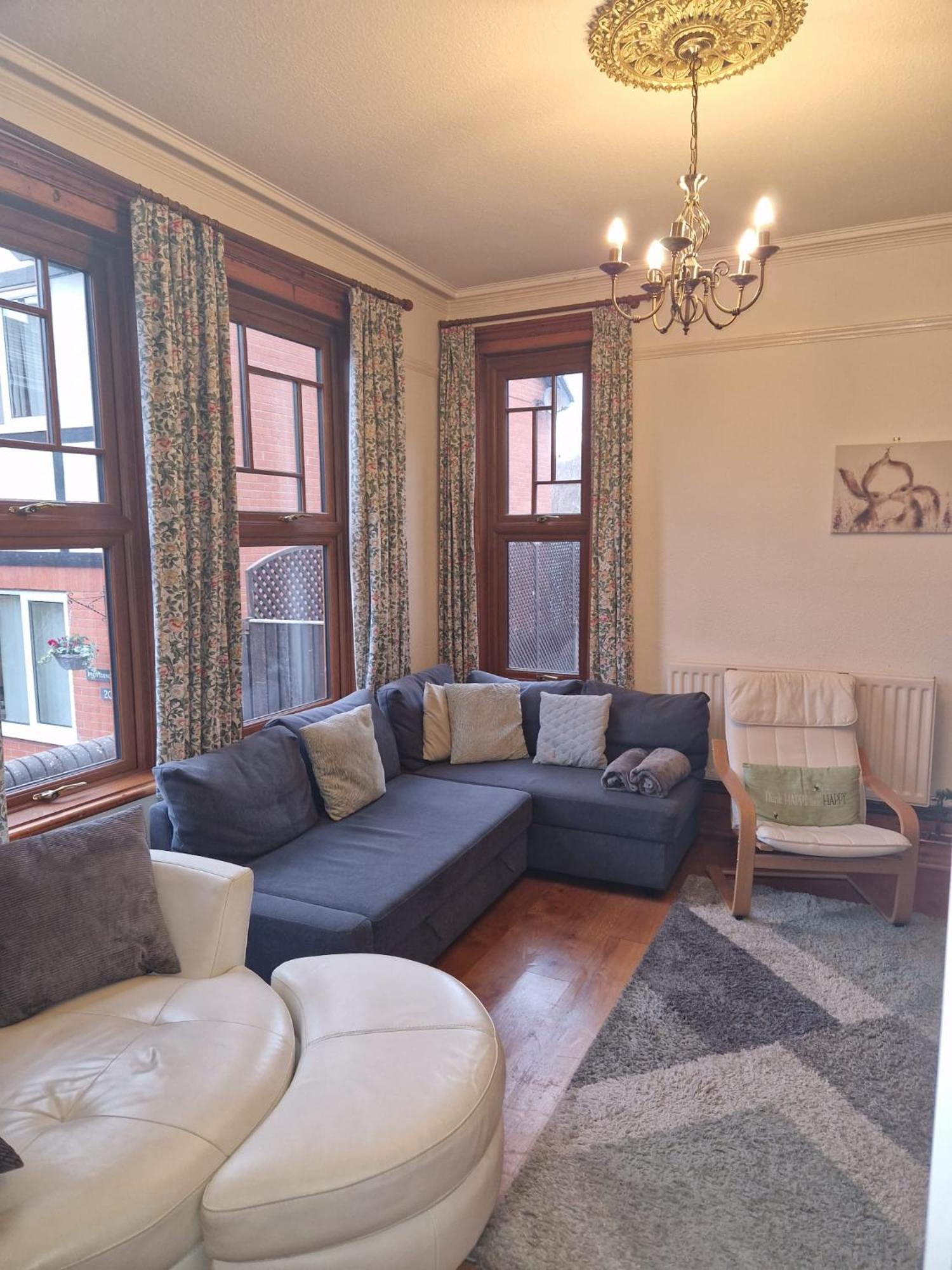 Hereford - Falcon House - Spacious 5 Bedroom House With Games Room - Sleeps 14 Guests - Great Property For Family & Friends Gathering Together - Hosted By Rentmyhouse Exterior photo