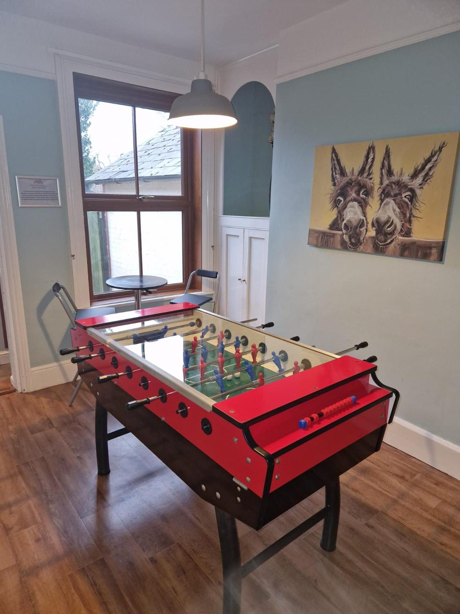 Hereford - Falcon House - Spacious 5 Bedroom House With Games Room - Sleeps 14 Guests - Great Property For Family & Friends Gathering Together - Hosted By Rentmyhouse Exterior photo