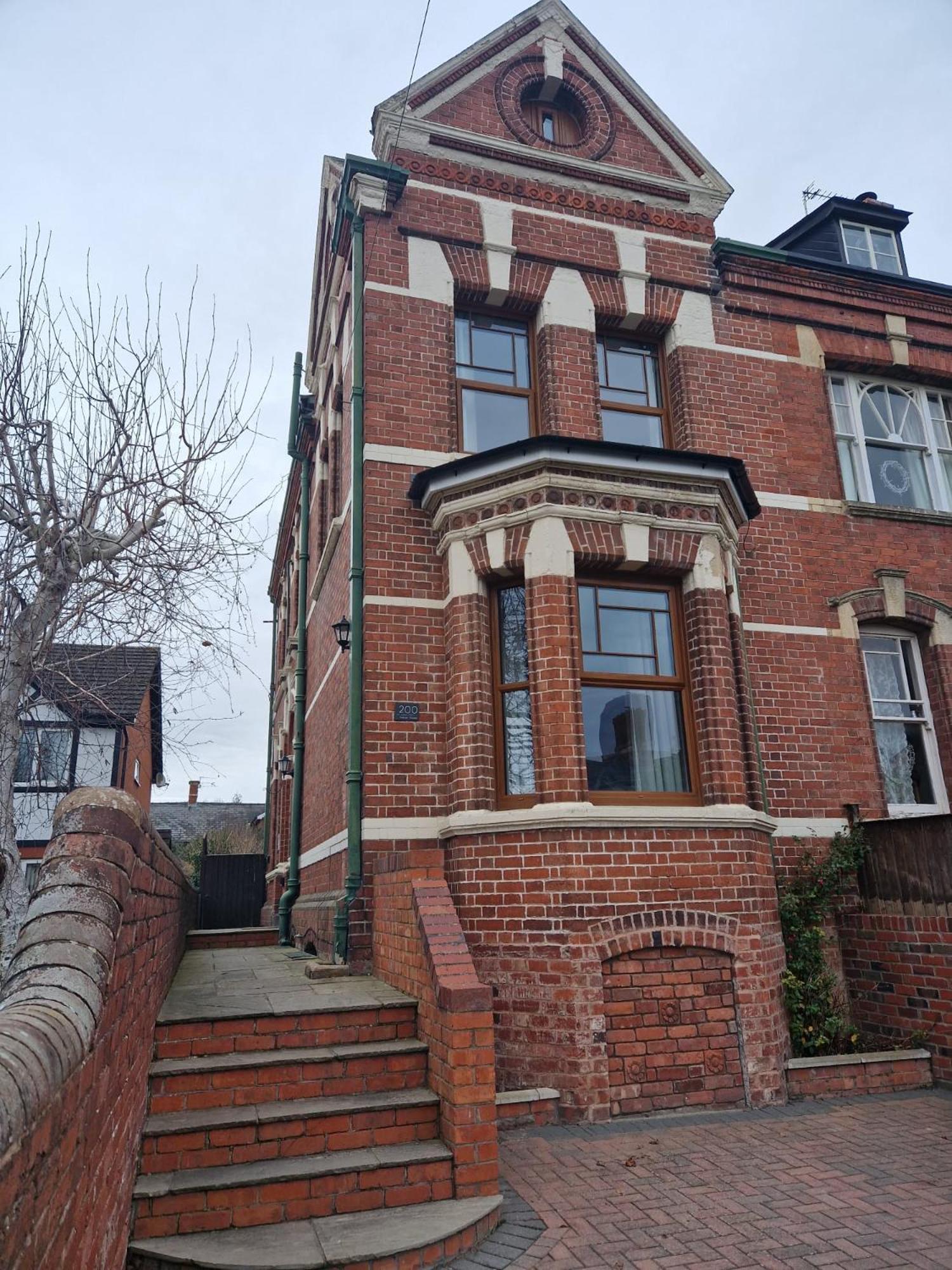 Hereford - Falcon House - Spacious 5 Bedroom House With Games Room - Sleeps 14 Guests - Great Property For Family & Friends Gathering Together - Hosted By Rentmyhouse Exterior photo