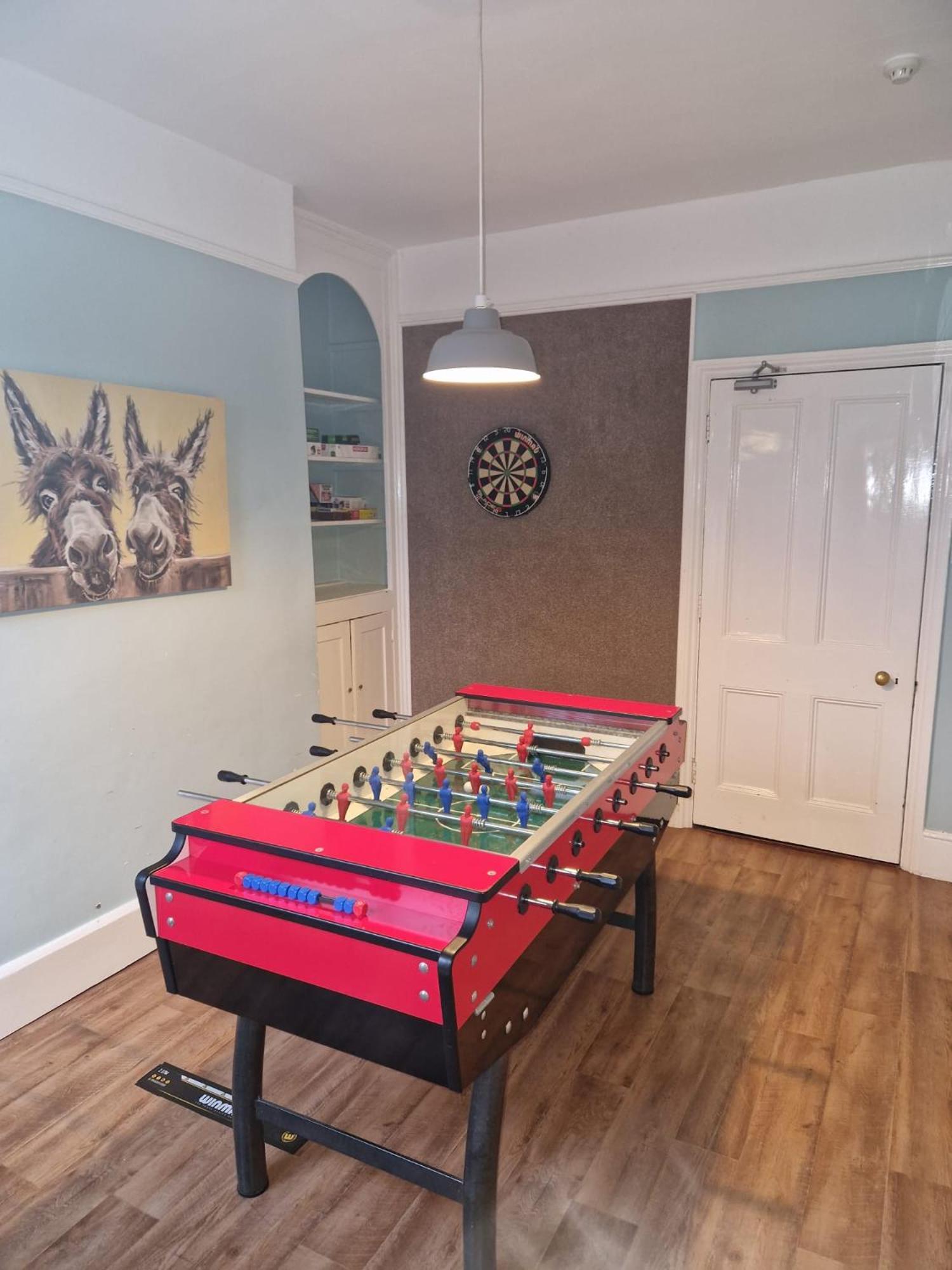 Hereford - Falcon House - Spacious 5 Bedroom House With Games Room - Sleeps 14 Guests - Great Property For Family & Friends Gathering Together - Hosted By Rentmyhouse Exterior photo
