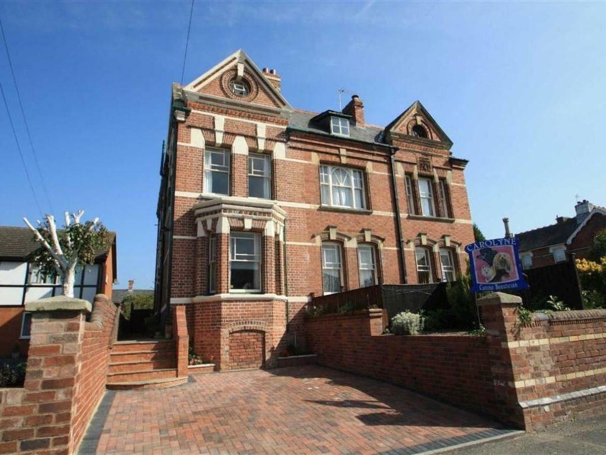 Hereford - Falcon House - Spacious 5 Bedroom House With Games Room - Sleeps 14 Guests - Great Property For Family & Friends Gathering Together - Hosted By Rentmyhouse Exterior photo